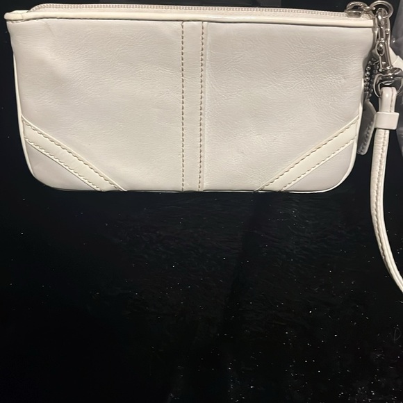 Coach White Leather Wristlet * COA Included - Picture 3 of 9